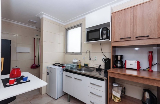 Air-conditioned 2-bedroom apartment close to everything, pet and child friendly