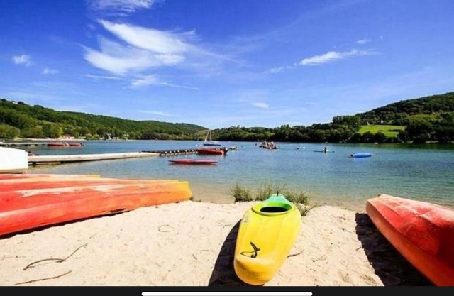 Air-conditioned chalet with lake view