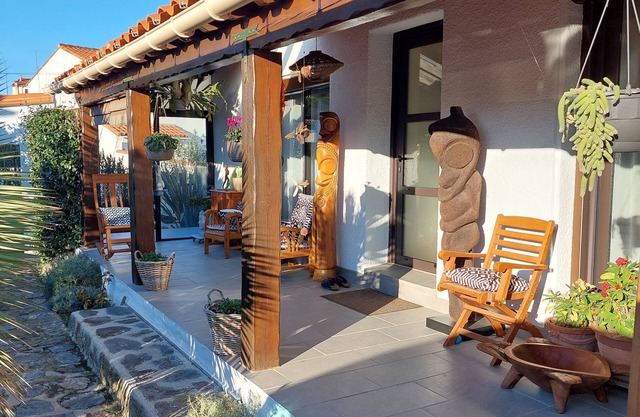 Air-conditioned 4-person house with garden and pool 10 minutes from the beach