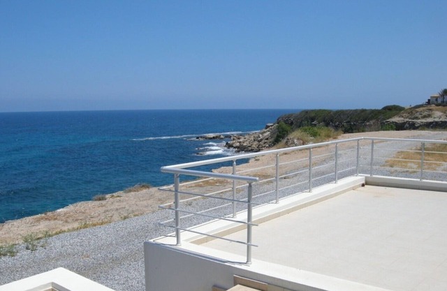 Air-conditioned Apartment As Close To The Sea As You Can Get