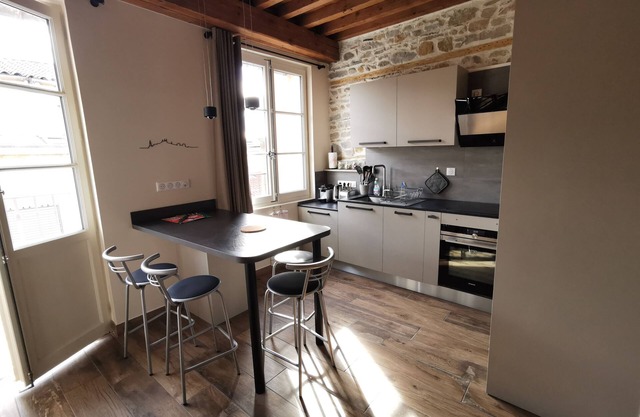 Air-conditioned apartment in the city center, top floor