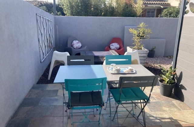 Air-conditioned, fully renovated duplex with private terrace