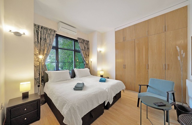 Air-conditioned London garden apartment