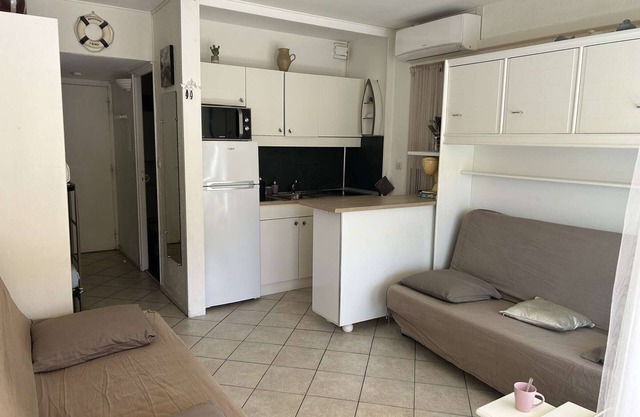 Air-Conditioned Studio with Terrace, Pool & Parking - Sleeps 4, Port Camargue Beachfront