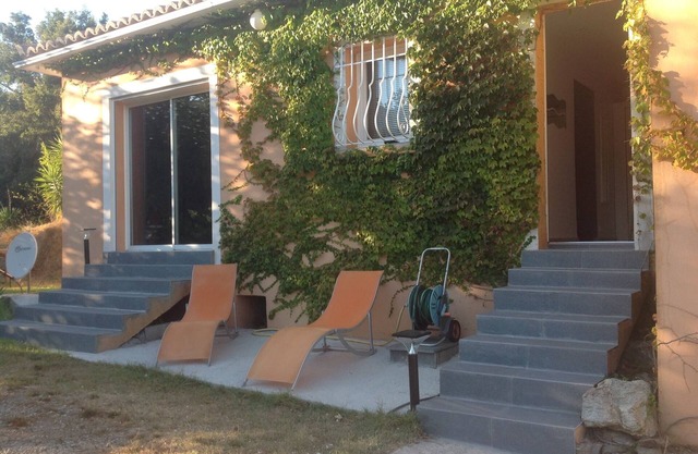 Air-conditioned villa 4 people in peace at 2 minutes from the beach