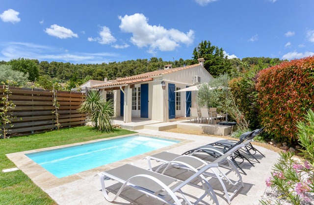 Air-conditioned villa with garden private pool