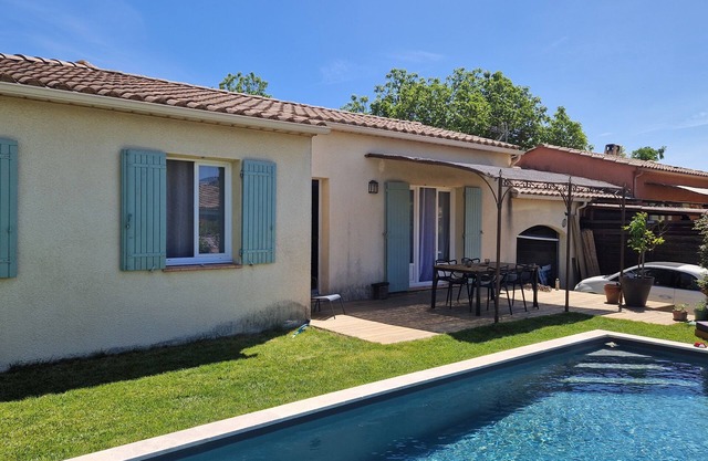 Air-conditioned villa with swimming pool between the sea and the Cevennes mountains.
