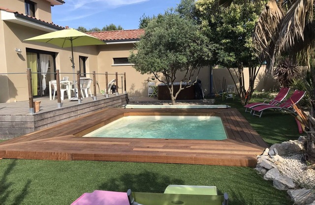 Air-conditioned Villa, Terrace,pool,Spa,landscaped garden, Private parking, quiet