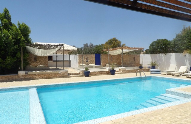 Air-conditioned villa with private pool 15 minutes from the beaches