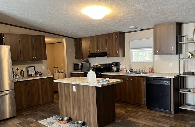 Air Luxe - Located on the sand trail. 4 Bed 2 Bath