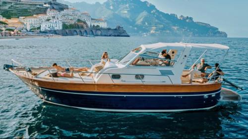 AIR OF SEA ON BOAT