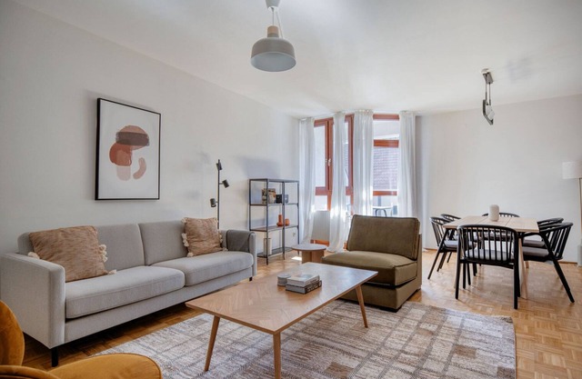 Airy Döbling 3BR w/Balcony & Elevator, nr Restaurants, by Blueground