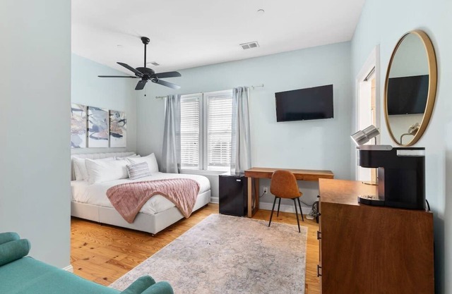 Airy & Light Filled Executive Rental Downtown