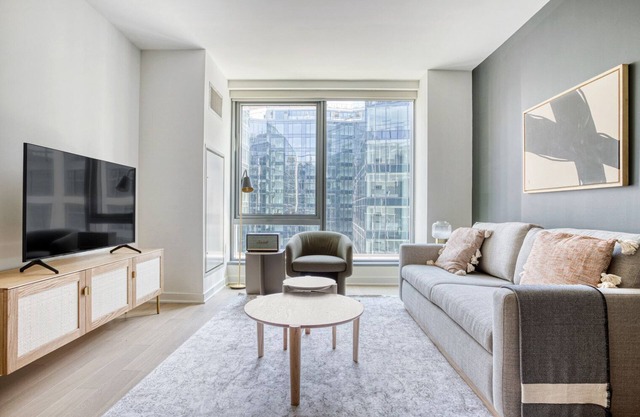 Airy Navy Yard 1BR w/Gym, Rooftop Pool, walk to Nats Park, by Blueground