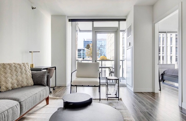 Airy South Loop 1BR w/Lounge, Pool & Gym near Grant Park, by Blueground