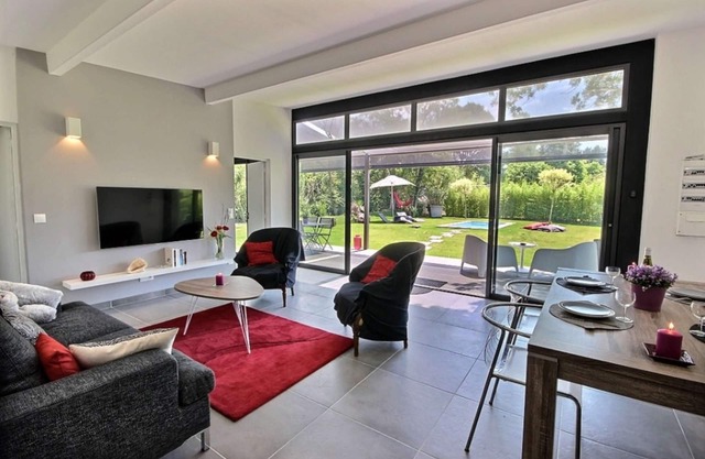 aixenprovenceholidays, independent house intimate, air-conditioned, pool, garden