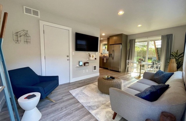 Alberta Arts Private Apartment!