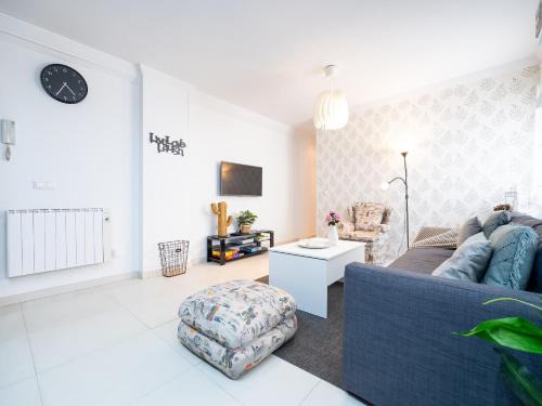 Alcazar y Mezquita a pie, barrio de San Basilio