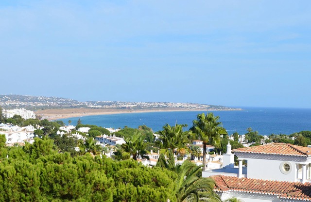 Algarve luxury seaview apartment with pool near beaches