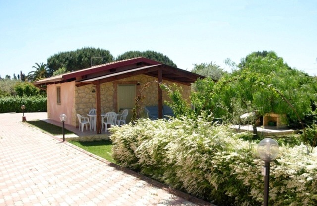 ALGHERO HOME HOLIDAYS INDEPENDENT WITH GARDEN