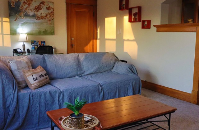 All Inclusive! Clean, Comfortable & Fully Furnished Apartment for Travelers Un.2