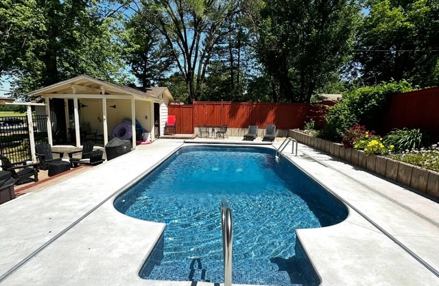 All NEW Kitchen & Baths - Pool open thru 9-31-Hot Tub-Game Room-King Beds