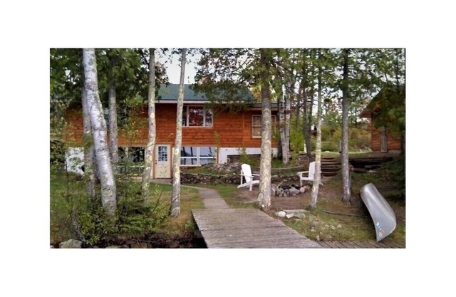 All season lake front cabin, 2 bdrms + futon, 2 full baths, sauna, sleeps 4-5