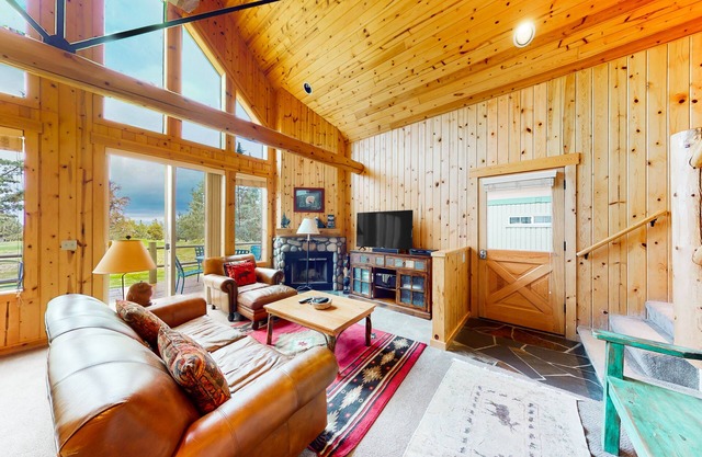 All-season resort retreat with hot tub, fairway views, fireplace, & grill