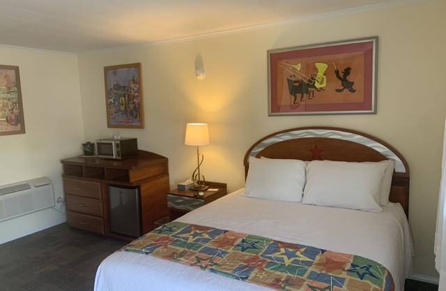 All Start Queen Room at Hotel Marceline