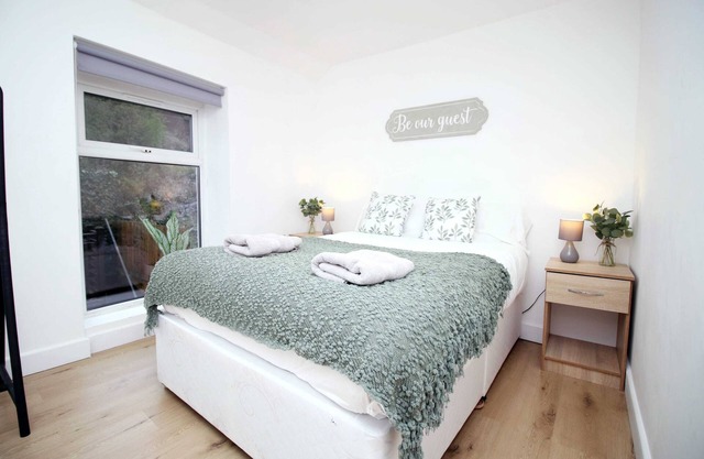Alma Cottage Rhondda Valley by StayStaycations