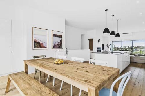 ALMA - sun filled stylish beach house