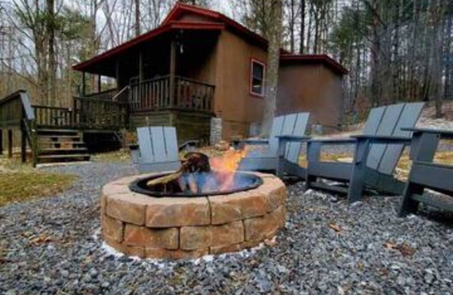 Almost Heaven Hideaway secluded 18+ acre creek, firepit, hiking, near ATV trails