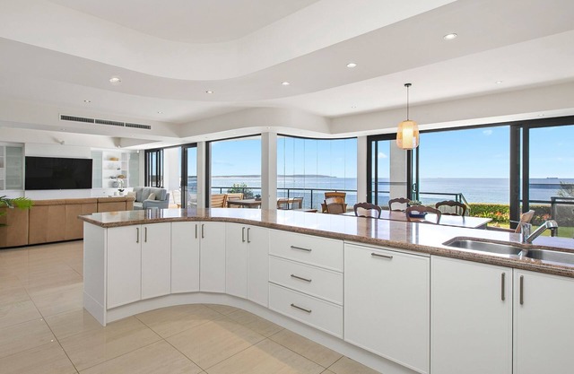 Aloha beachfront Beauty - 13 Elizabeth Dr