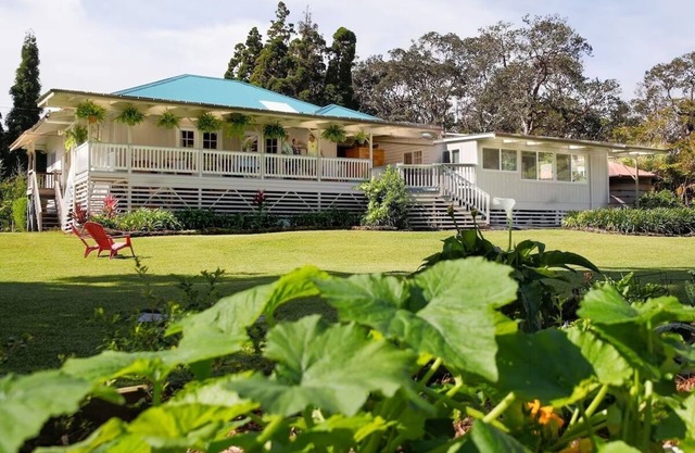 Aloha Junction Guesthouse Suites, stay and explore Kilauea Volcano Hawaii.