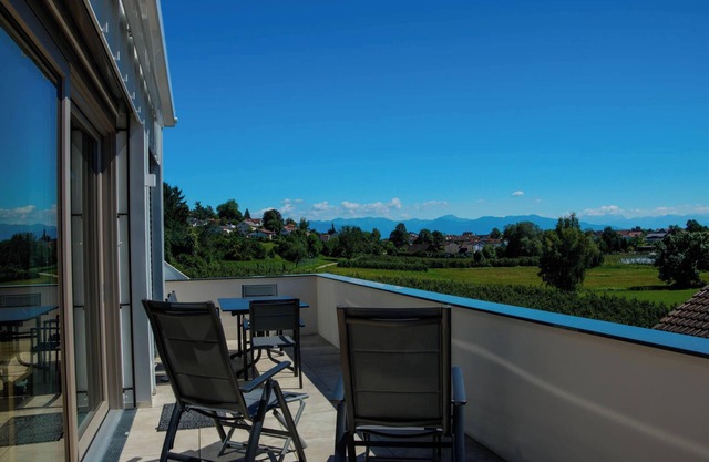 "Alpenblick 3 - Holiday Apartment" with Mountain View, Wi-Fi & Balcony
