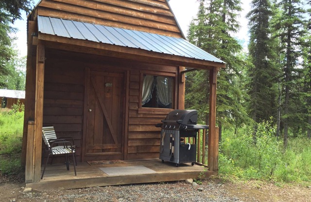 Alpine Heather is a quiet, self contained, cabin in the Woods!
