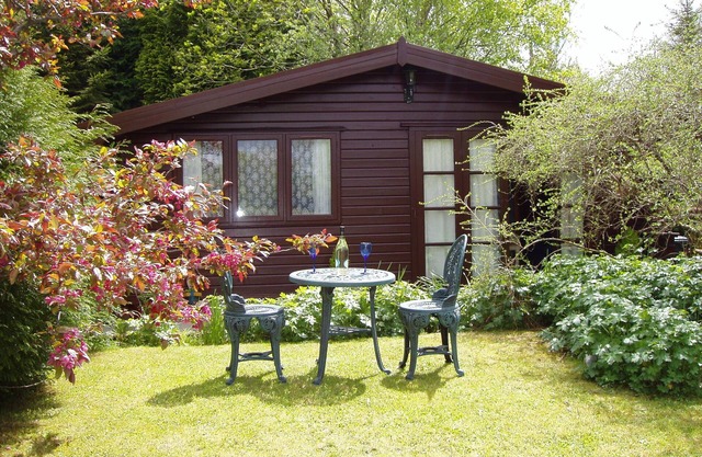 ALPINE LODGE, LLWYNAU FARM, LLANTRISANT - 12 MILES FROM CARDIFF. CRF72 8LP. RCT.