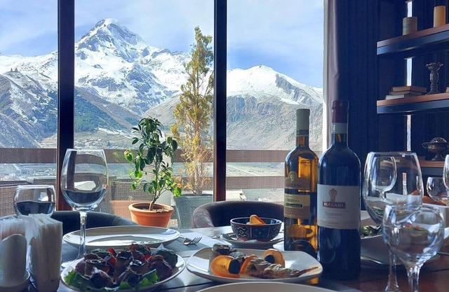 Alpine Lounge Hotel & Restaurant