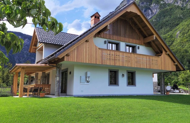 Alpine Luxury Villa with Fireplace & Whirlpool at Lake Bohinj