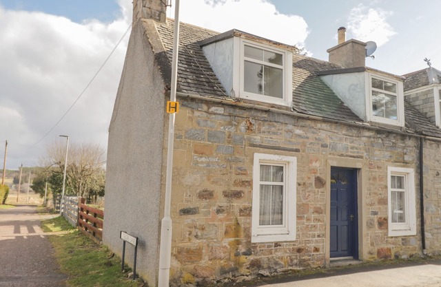 ALT NA VOIR, pet friendly, character holiday cottage in Tomintoul