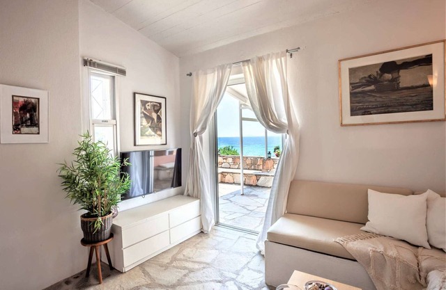 ALTERRA VITA Captain's Cabin