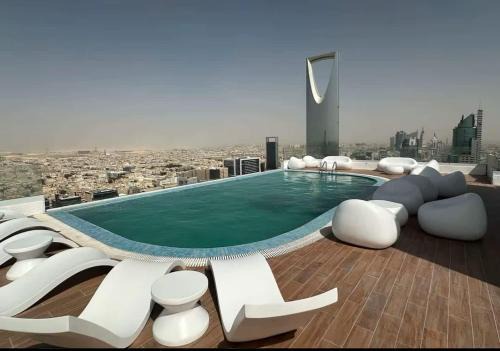Amara - 3BR- Infinity Pool - Kingdom Tower View