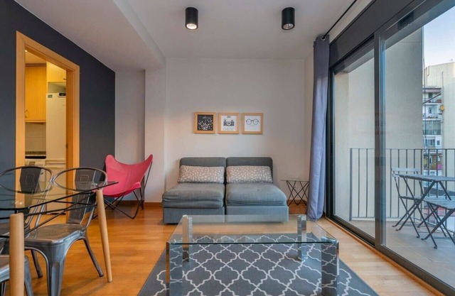 Amazing 2 bedroom with balcony in Eixample