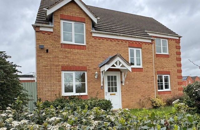 Amazing 5 Bedrooms Detached House in Bedford