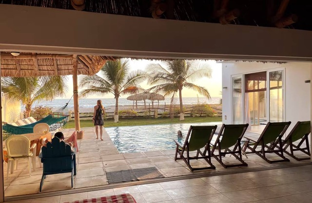 Amazing 6 bedroom Ocean Front Retreat with Open-Air Design