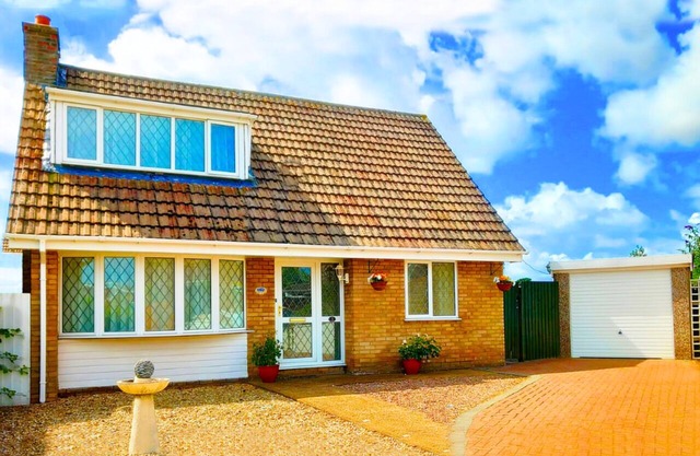 Amazing Family Cottage ★ near Beach & Attractions ★ Large Garden ★ Pet Friendly!