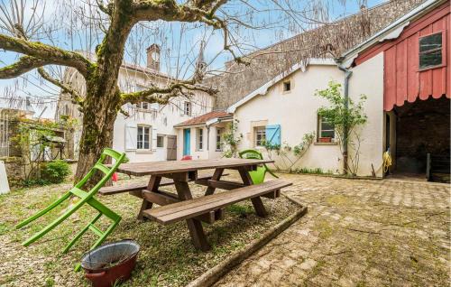 Amazing Home In Dommartin-Le-Saint-Pèr