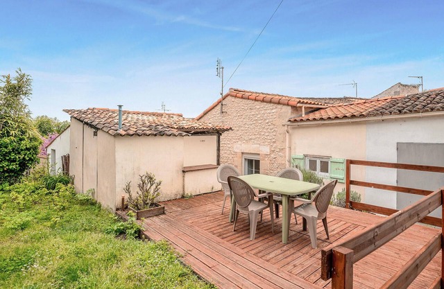 Amazing home in Mortagne-sur-Gironde