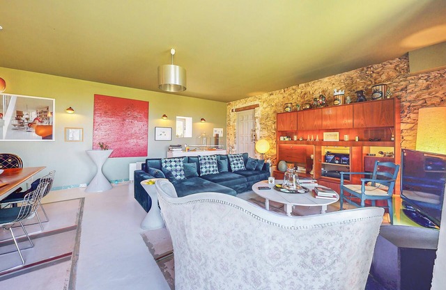 Amazing home in Villaines-la-Gonais