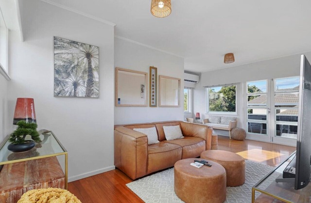 Amazing Home By Beach | Fully Aircon-ed | Wifi